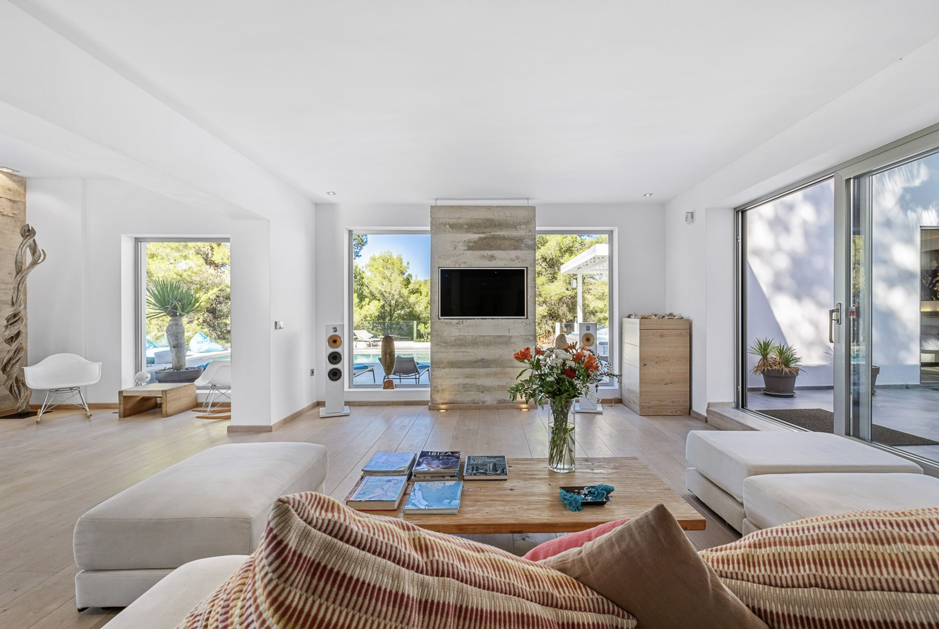 Resa Estates Ivy Cala Tarida Ibiza  luxe woning villa for rent te huur house living woonkamer.png